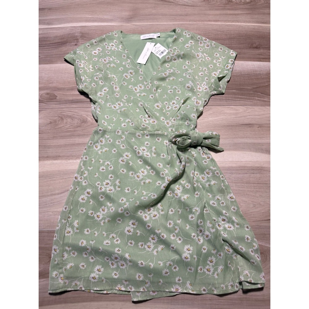 All in Favor Wrap Dress Womens XS Green Daisy Floral ID3292-001 Mini Summer‎ New